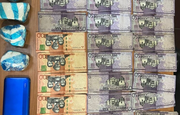 Detienen a hombre por posesión de sustancias controladas en SDN