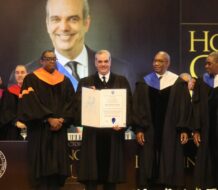 Abinader recibe Doctorado Honoris Causa en Ciencias Económicas y Sociales de la UASD