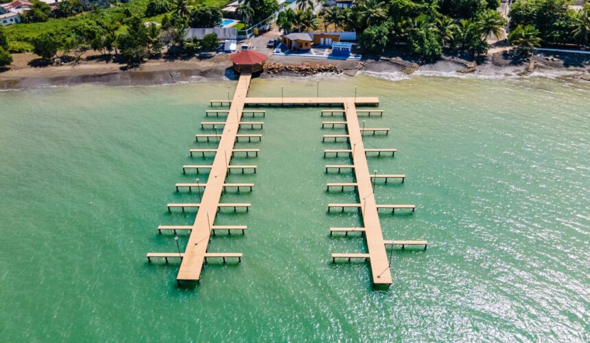 Autoridad Portuaria Dominicana aclara condiciones del muelle de Miches tras fuertes oleajes