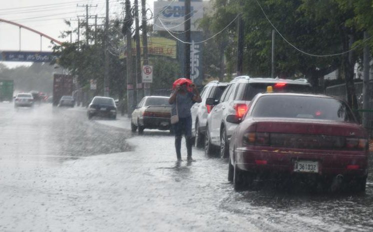 COE mantiene cinco provincias en alerta amarilla por vaguada
