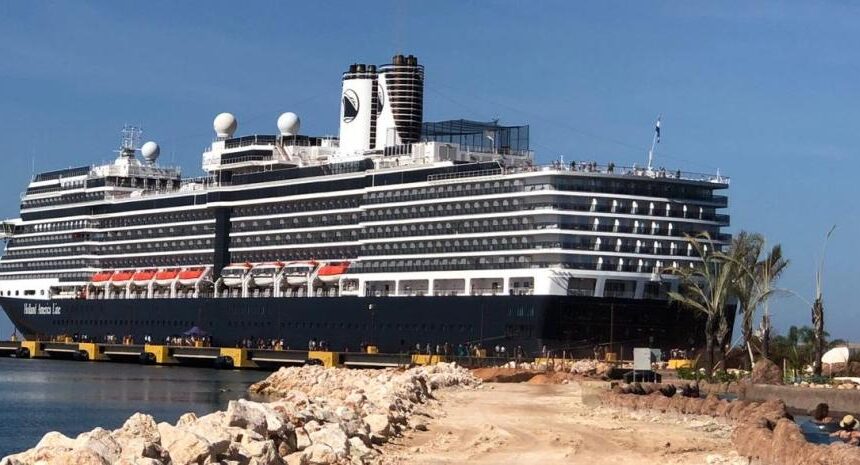 El puerto de Cabo Rojo recibe el cuarto crucero del año con más de 2,000 turistas