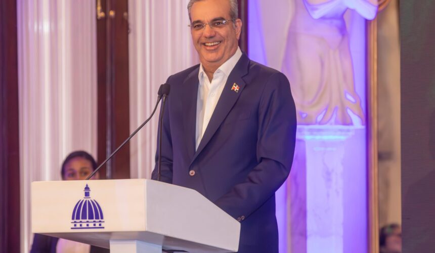 Presidente Abinader garantiza abastecimiento de alimentos navideños
