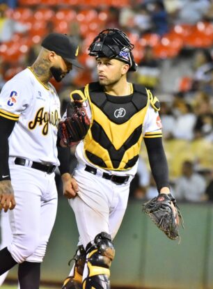 Con dominio de lanzadores, Leones derrotan a Águilas