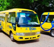 Gobierno entrega 15 autobuses escolares en Azua