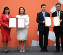 Perú y Hong Kong firman tratado de libre comercio