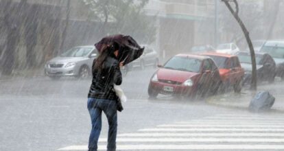 ¡Sombrilla en mano!Lluvias intensas este fin de semana, según Indomet