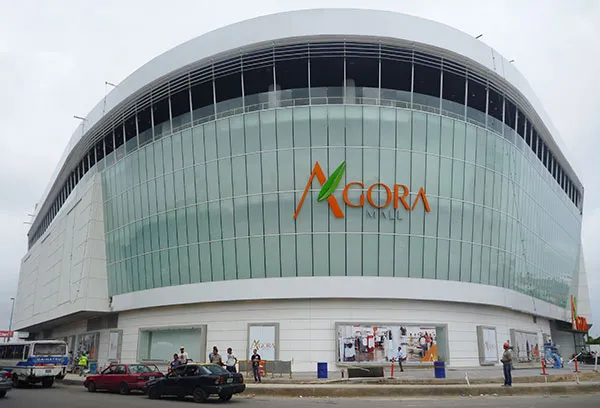 Tragedia en Ágora Mall: Hombre muere tras tirarse desde un balcón