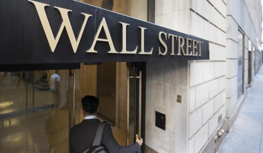 Wall Street cierra con avances y un récord, animada por el elegido de Trump para el Tesoro