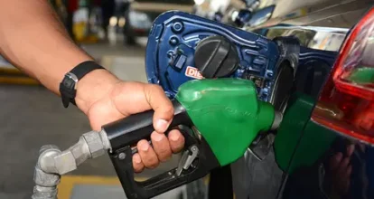 Gobierno mantiene sin variación precios de los principales combustibles