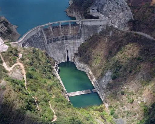 COE prohíbe actividades en el río Nizao por vaciado de la Presa de Aguacate