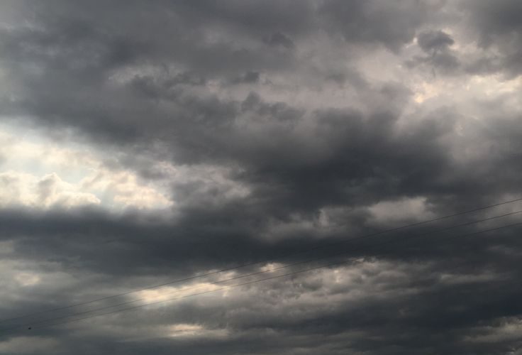 pronostican lluvias débiles y temperaturas frescas para este domingo