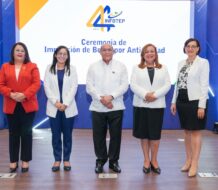 INFOTEP reconoce a 77 colaboradores por su década de servicio