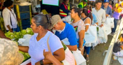 Inespre lanza Grandes Ferias Navidad del Cambio en Azua