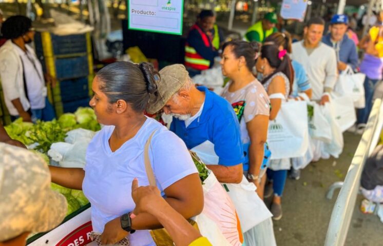 Inespre lanza Grandes Ferias Navidad del Cambio en Azua