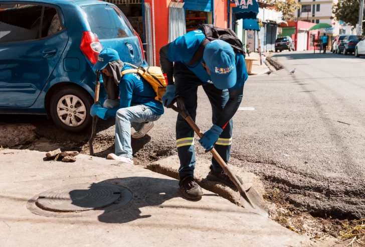 ADN intensifica limpieza de imbornales para prevenir inundaciones