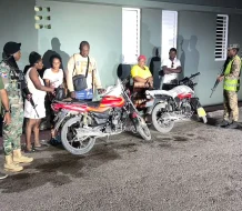 Ejército envía a la justicia a motociclistas que transportaban indocumentados haitianos 