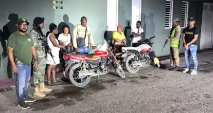 Ejército envía a la justicia a motociclistas que transportaban indocumentados haitianos 