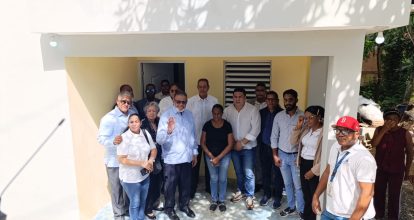 Dirección General de Desarrollo de la Comunidad entrega vivienda a familia en Los Alcarrizos