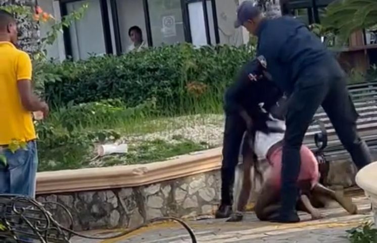 Mujeres denuncian maltrato por agentes de Politur en Sosúa