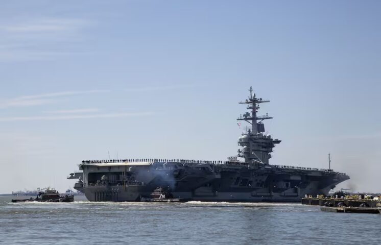 Atacan portaaviones de Estados Unidos Lincoln en el Mar Rojo