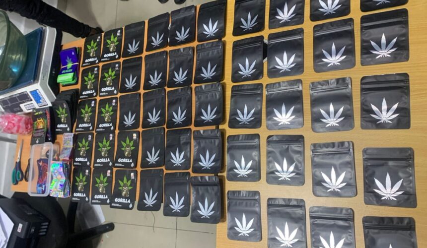 Confiscan más de 600 gramos de presunta marihuana y otras sustancias en La Romana 