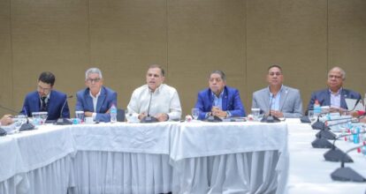 Comisión Bicameral se reúne con ministro de Hacienda  y director general de Presupuesto