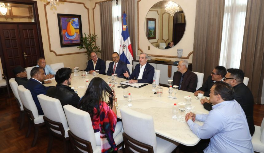 Abinader recibe a representantes de la Sociedad Dominicana de Artistas Intérpretes 