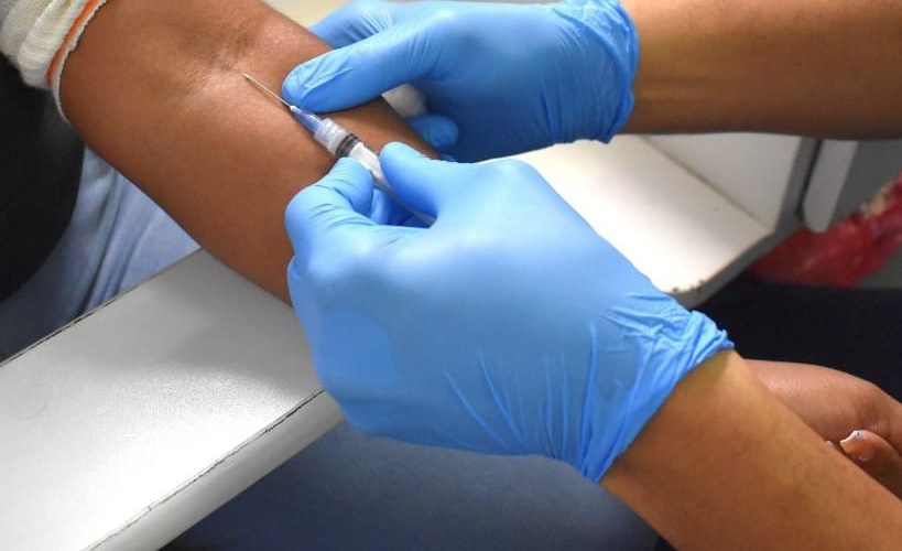 Denuncian discriminación laboral hacia personas con VIH en República Dominicana