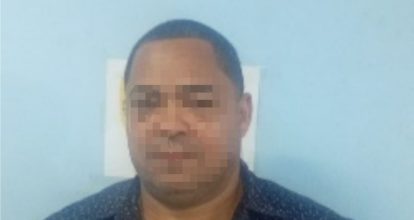 Detienen hombre acusado de presuntamente estafar con falsas visas laborales
