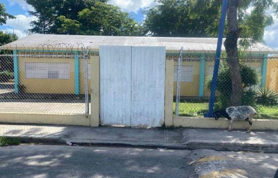 Cierran escuela en SPM donde presuntamente fue abusada estudiante