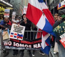 Haitianos protestan frente al Consulado Dominicano en Nueva York