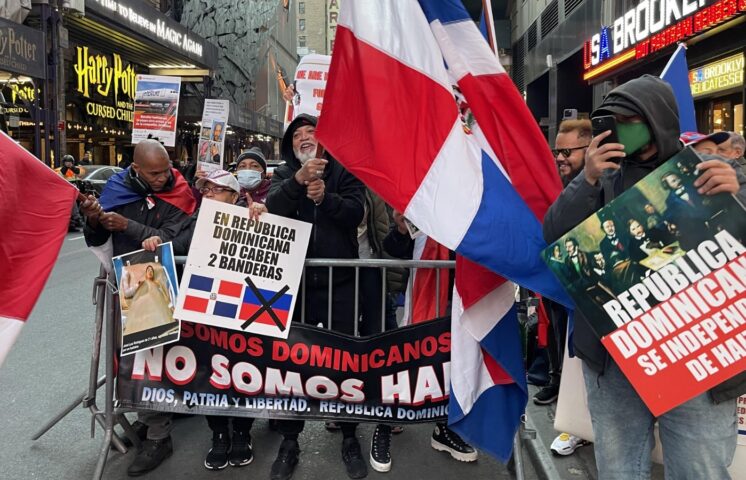 Haitianos protestan frente al Consulado Dominicano en Nueva York