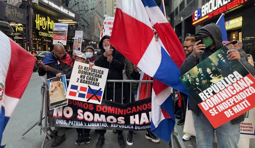 Haitianos protestan frente al Consulado Dominicano en Nueva York