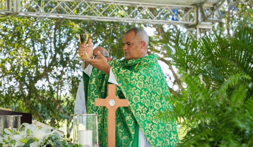 Parque del Prado realiza eucaristía en homenaje a los fieles difuntos