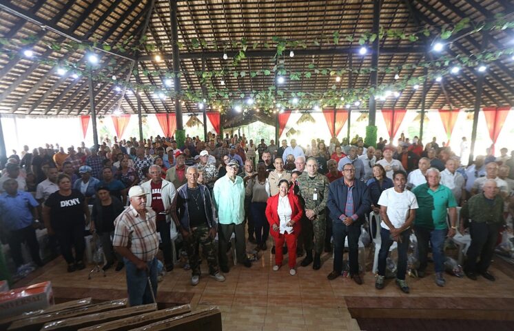 Defensa lleva esperanza a retirados en Santiago con Jornada Cívica