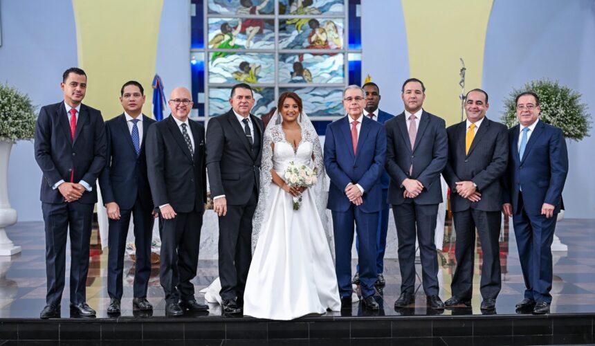 Danilo Medina asiste a la boda del dirigente político Jhonny Motors