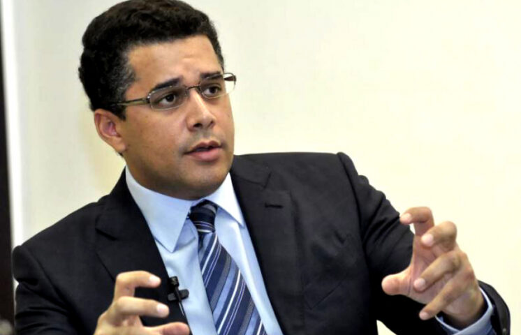 Ministro David Collado vuelve a la televisión con su programa 