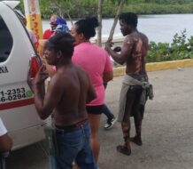 Barco pesquero se incendia dejando un hombre con quemaduras