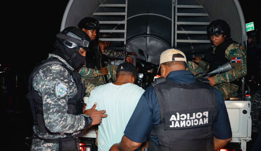 Desmantelan presunto punto de distribución de drogas en Salcedo
