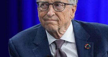 Manifestantes en Reino Unido exigen arresto de Bill Gates