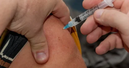Muere prospecto dominicano tras supuestamente ser inyectado con vitamina para caballos 
