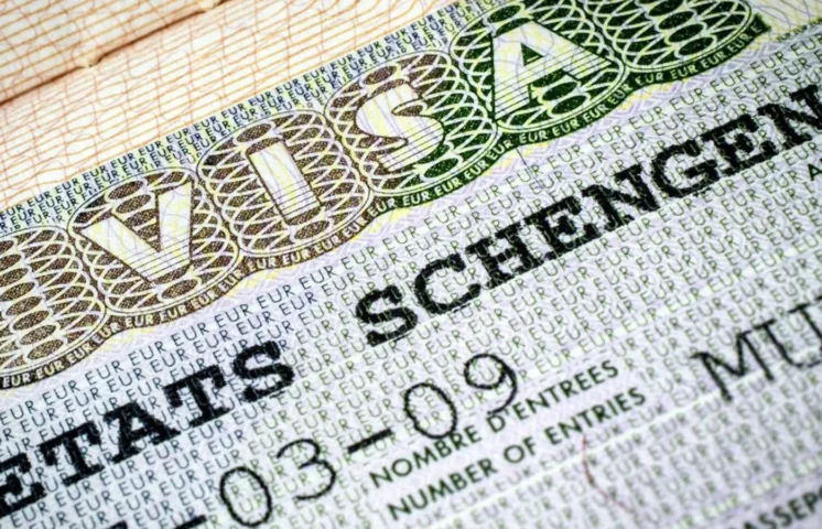 Alto rechazo de visas Schengen; proponen España elimine visa de turista a los dominicanos 