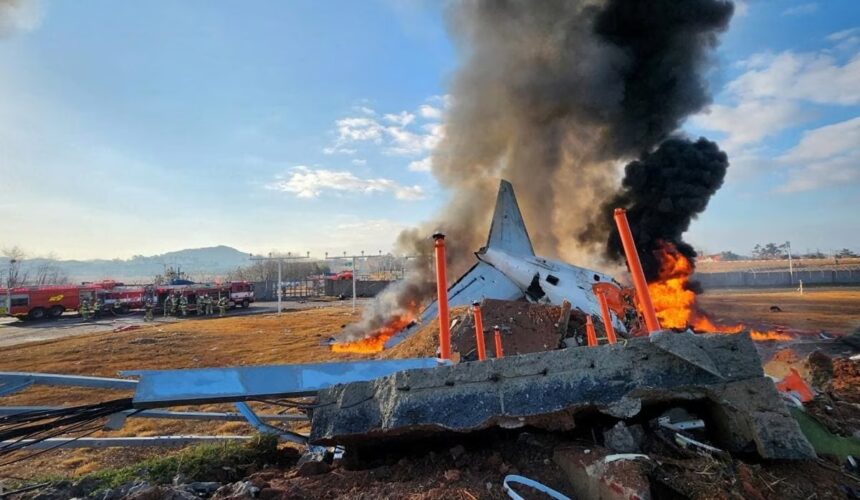 Avión con 181 pasajeros se sale de pista en Corea del Sur: al menos 28 muertos