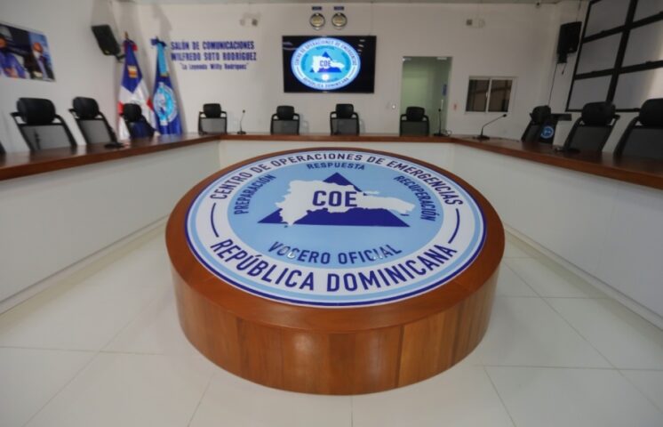 COE mantiene 17 provincias en alerta por vaguada