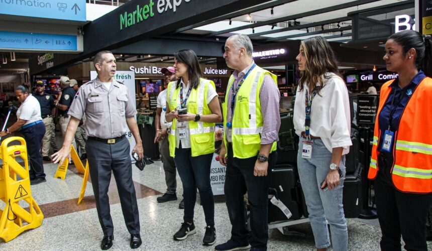 PN lleva alegría, música y diversión a viajeros en el Aeropuerto Internacional de Las Américas