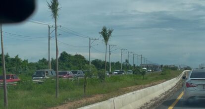 Usuarios reportan tapón kilométrico en la avenida Charles con Ecológica