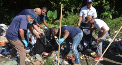 CAASD realiza jornada de limpiezas de cañadas en el GSD