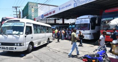 Choferes expresan poca actividad de viajeros locales por navidad