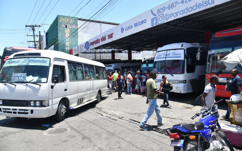 Choferes expresan poca actividad de viajeros locales por navidad