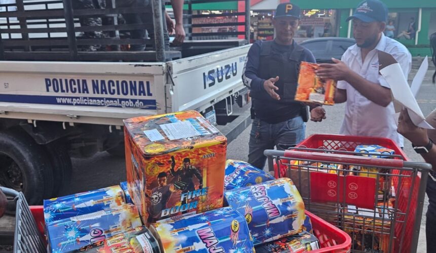 Interior y Policía realiza operativo en Santiago, incauta fuegos artificiales, ocupa arma ilegal y arresta a cuatro personas